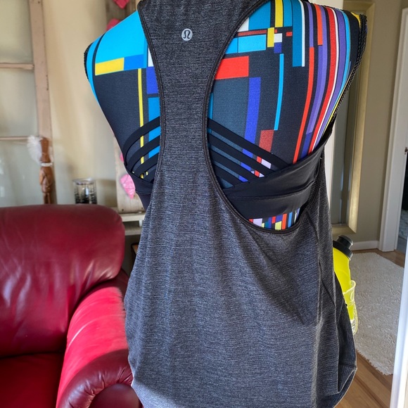 Lululemon tank gently used. - Picture 3 of 3
